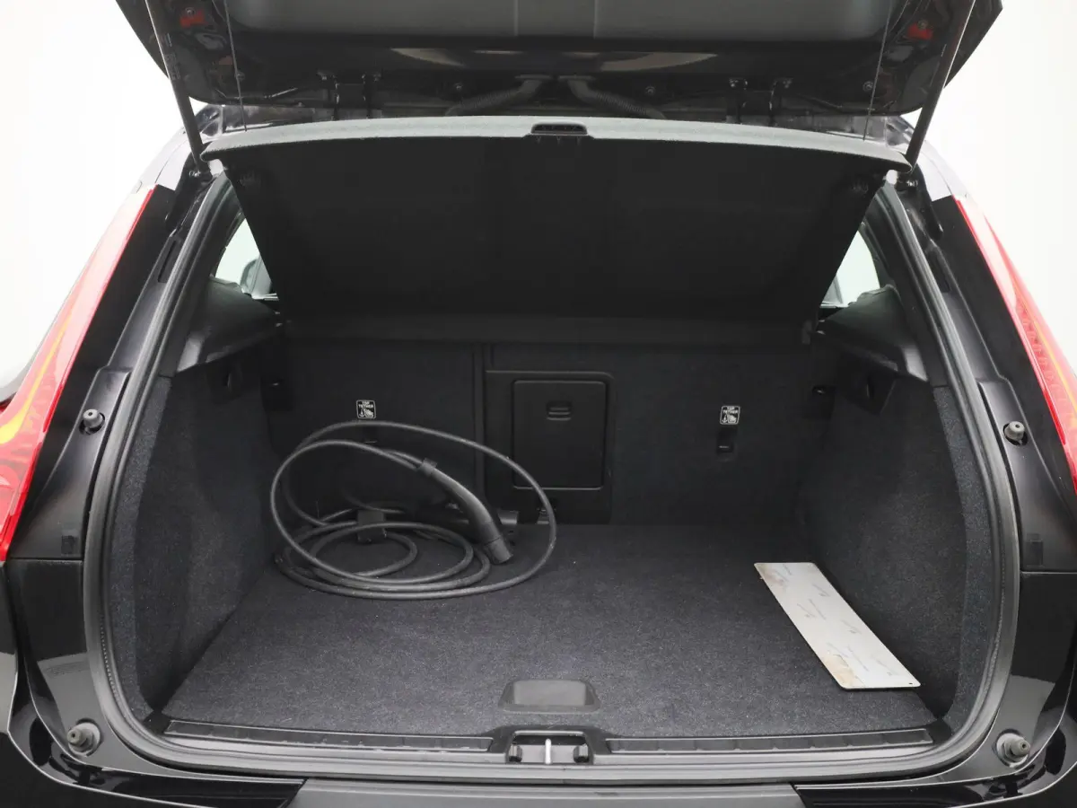 Core | Automaat | Apple Carplay / Android Auto | Virtual Cockpit | Achteruitrijcamera | Climate Control | Cruise Control | Bluetooth | Lichtmetalen Velgen |