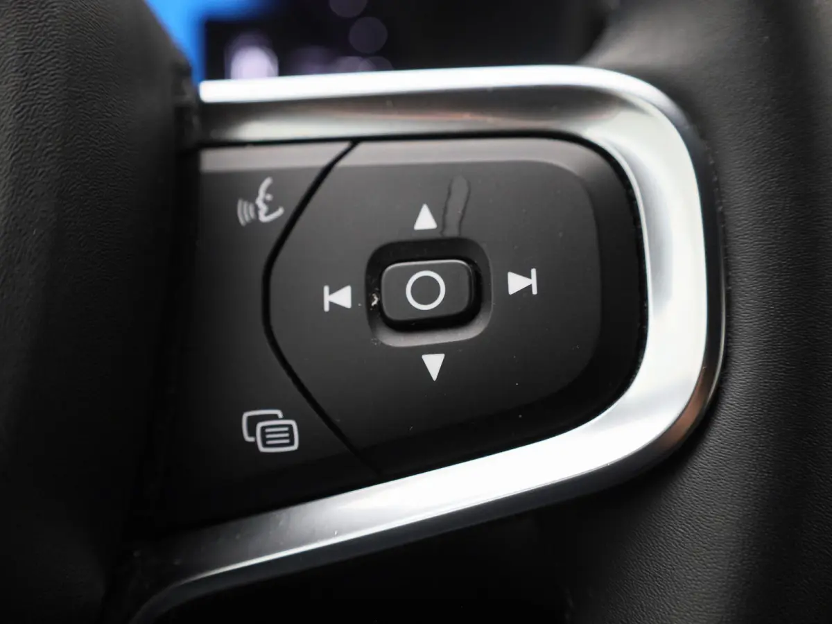 Core | Automaat | Apple Carplay / Android Auto | Virtual Cockpit | Achteruitrijcamera | Climate Control | Cruise Control | Bluetooth | Lichtmetalen Velgen |