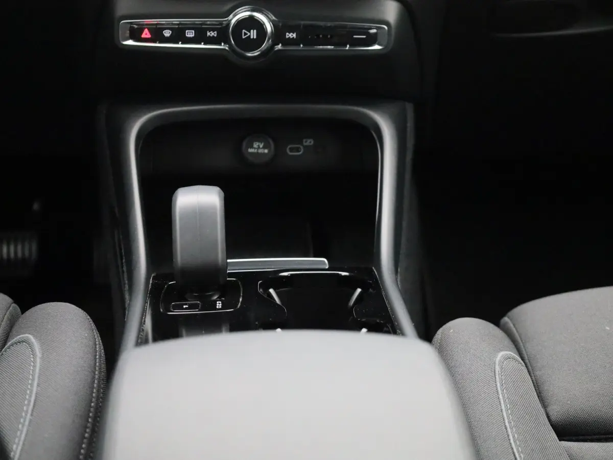 Core | Automaat | Apple Carplay / Android Auto | Virtual Cockpit | Achteruitrijcamera | Climate Control | Cruise Control | Bluetooth | Lichtmetalen Velgen |
