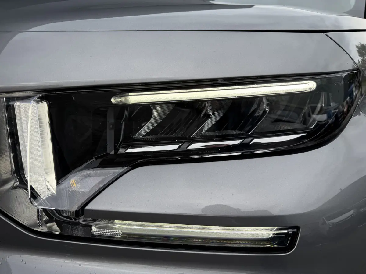 145pk Hybrid Max (Camera - Parkeersensoren V+A - LED - Navigatie - Automatische Airco - Dodehoek detectie - Apple Carplay)