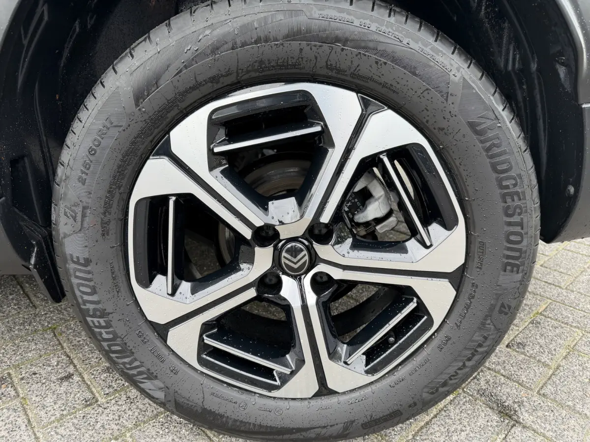 145pk Hybrid Max (Camera - Parkeersensoren V+A - LED - Navigatie - Automatische Airco - Dodehoek detectie - Apple Carplay)