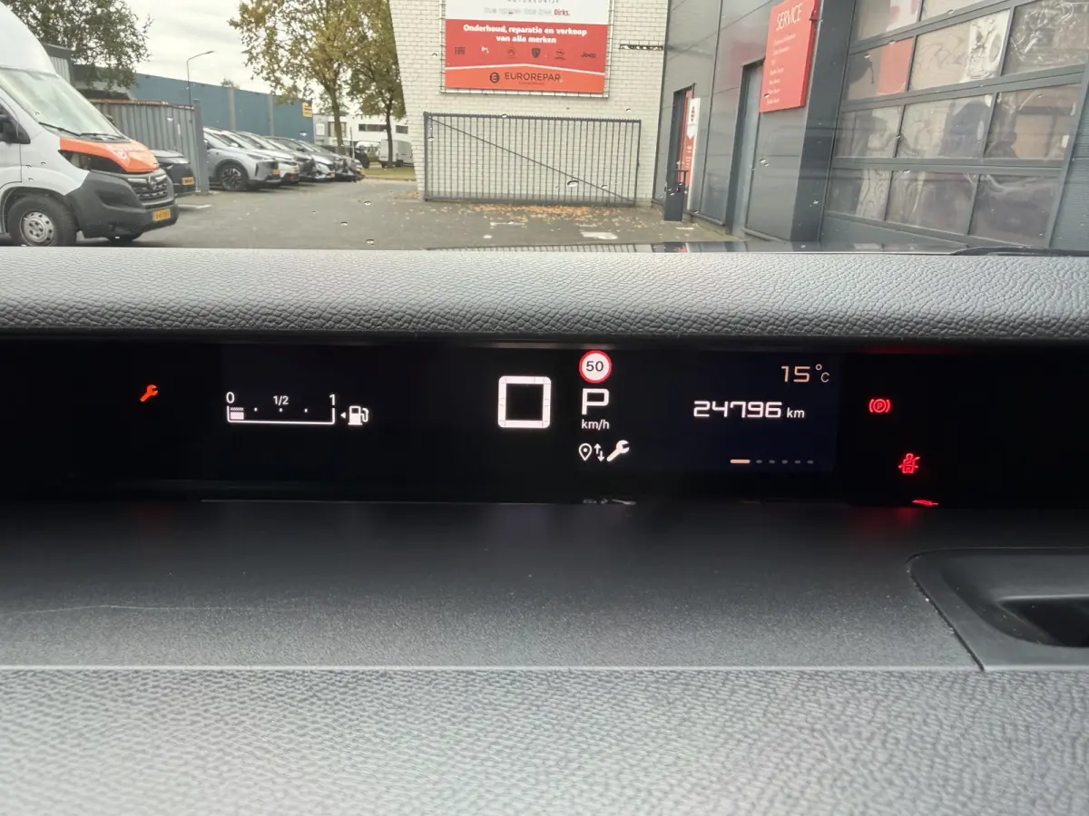 145pk Hybrid Max (Camera - Parkeersensoren V+A - LED - Navigatie - Automatische Airco - Dodehoek detectie - Apple Carplay)