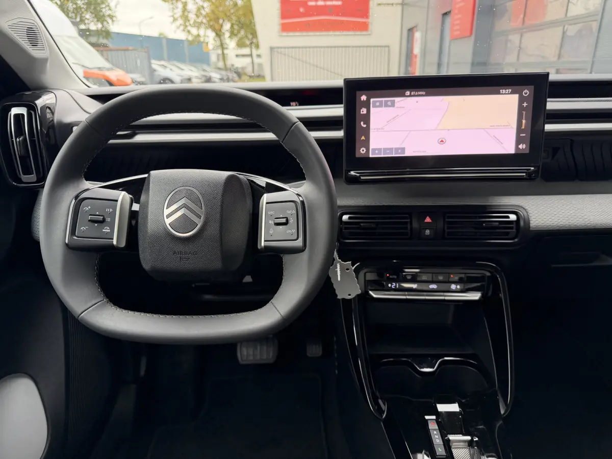 145pk Hybrid Max (Camera - Parkeersensoren V+A - LED - Navigatie - Automatische Airco - Dodehoek detectie - Apple Carplay)