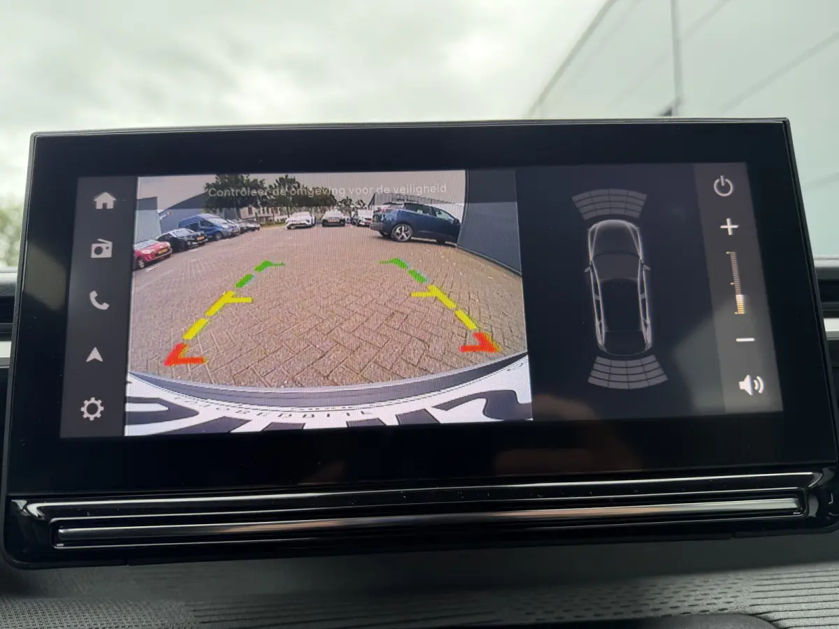 145pk Hybrid Max (Camera - Parkeersensoren V+A - LED - Navigatie - Automatische Airco - Dodehoek detectie - Apple Carplay)