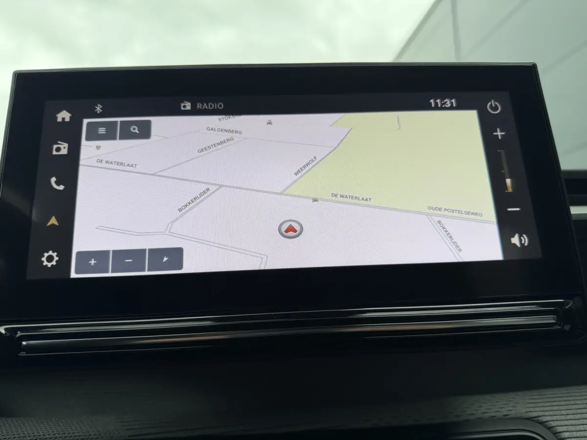 145pk Hybrid Max (Camera - Parkeersensoren V+A - LED - Navigatie - Automatische Airco - Dodehoek detectie - Apple Carplay)