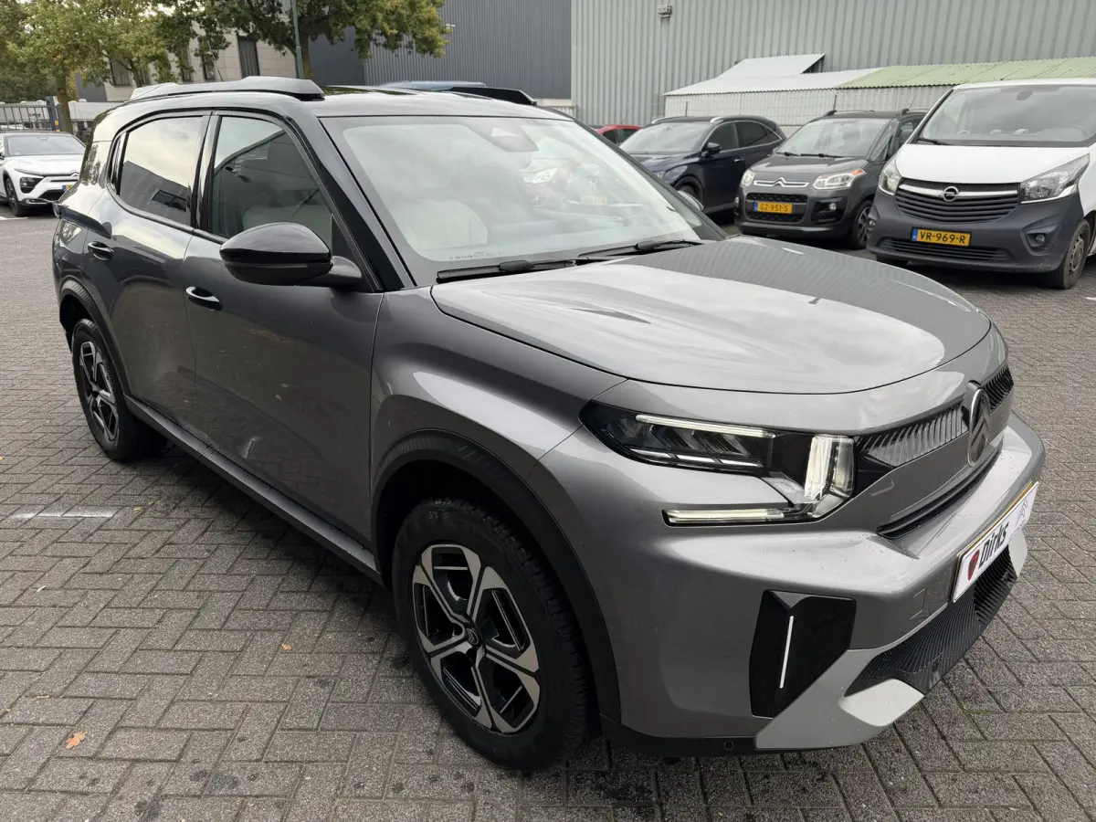 145pk Hybrid Max (Camera - Parkeersensoren V+A - LED - Navigatie - Automatische Airco - Dodehoek detectie - Apple Carplay)