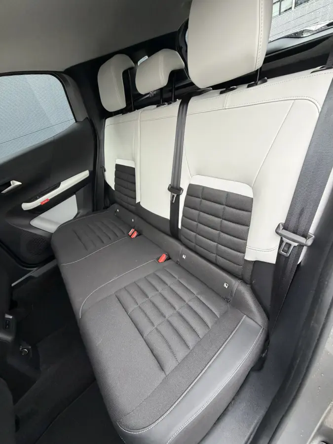 145pk Hybrid Max (Camera - Parkeersensoren V+A - LED - Navigatie - Automatische Airco - Dodehoek detectie - Apple Carplay)