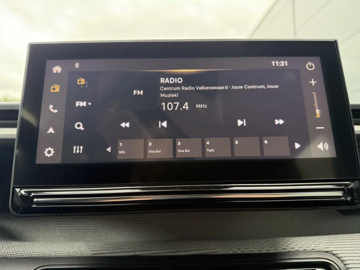 145pk Hybrid Max (Camera - Parkeersensoren V+A - LED - Navigatie - Automatische Airco - Dodehoek detectie - Apple Carplay)