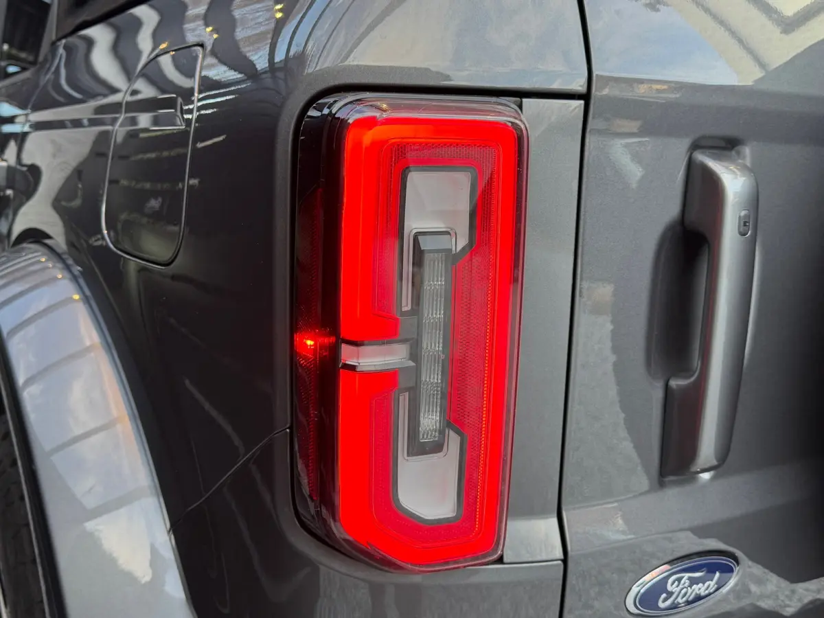 FORD , VOLLEDIG OPEN DAK, 4X4, NIEUWSTAAT, FULL OPTIONS, GRIJS KENTEKEN!