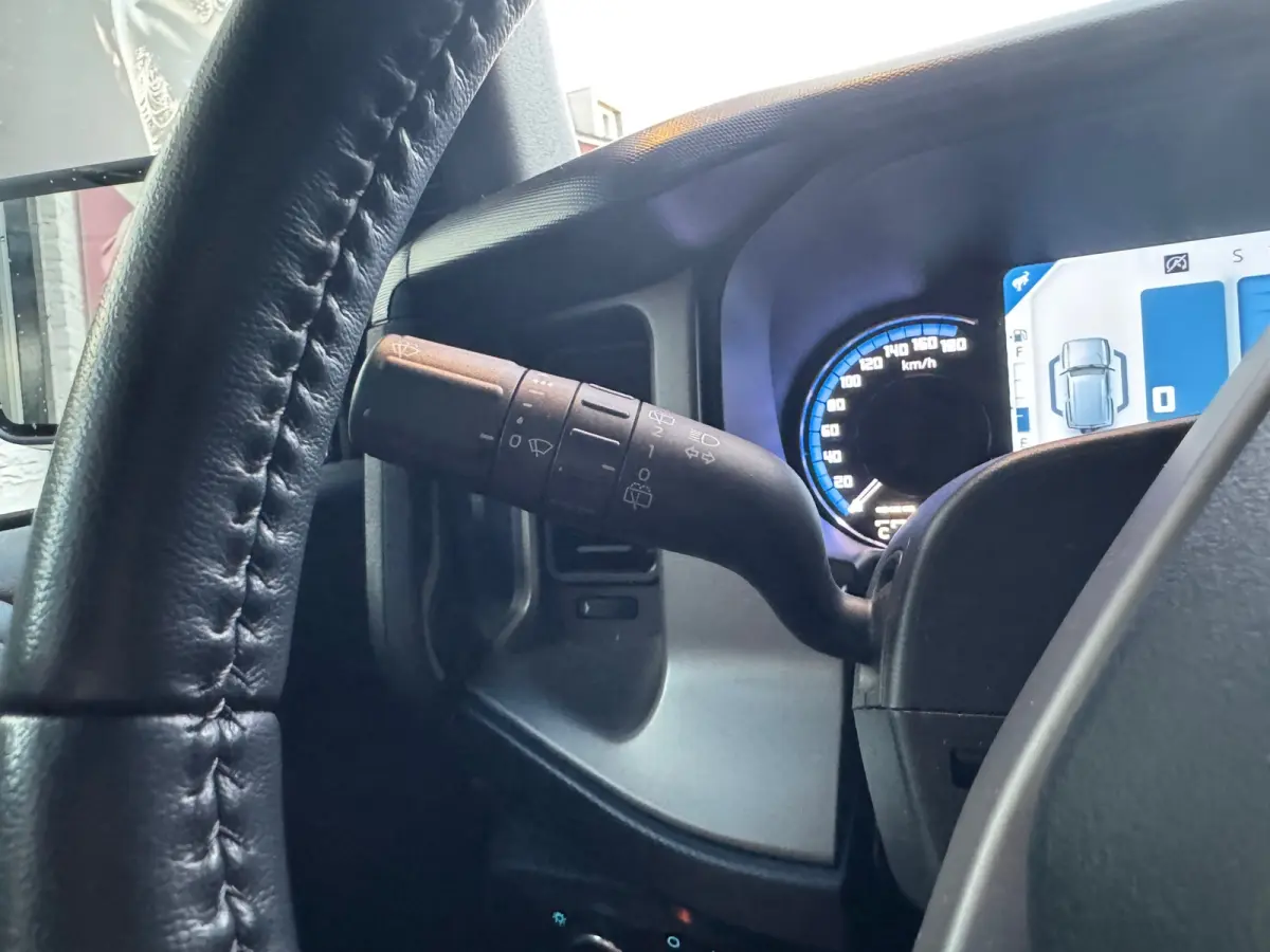 FORD , VOLLEDIG OPEN DAK, 4X4, NIEUWSTAAT, FULL OPTIONS, GRIJS KENTEKEN!