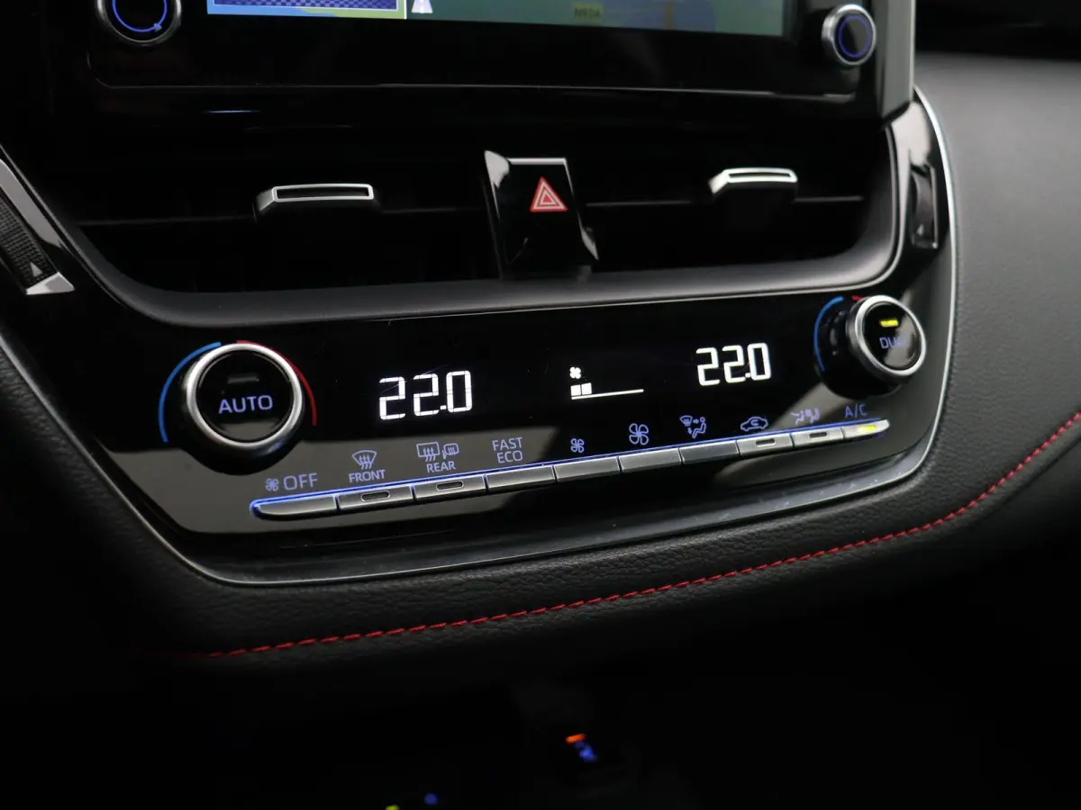 2.0 Hybrid Executive | Elektrische achterklep | Trekhaak | Stoelverwarming | Schuif/kantel dak | Climate control | Lederen sportstoelen |