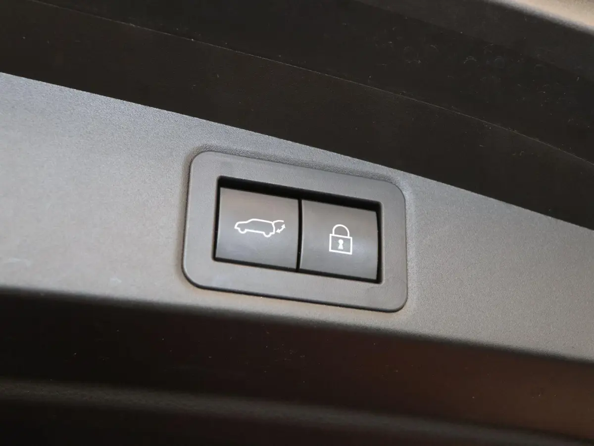 2.0 Hybrid Executive | Elektrische achterklep | Trekhaak | Stoelverwarming | Schuif/kantel dak | Climate control | Lederen sportstoelen |