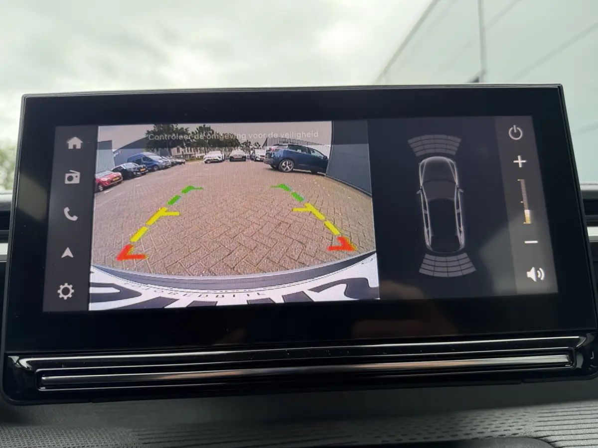 145pk Hybrid Max (Camera - Parkeersensoren V+A - LED - Navigatie - Automatische Airco - Dodehoek detectie - Apple Carplay)