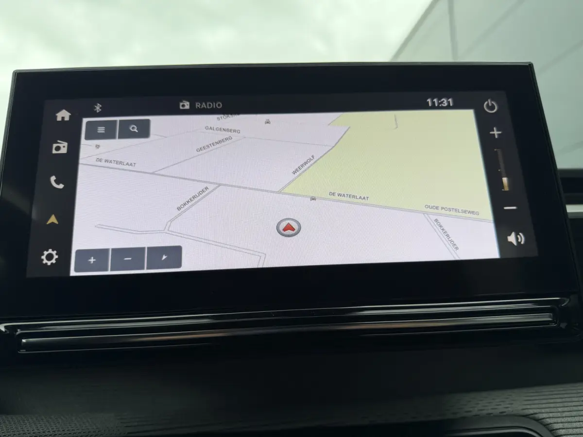 145pk Hybrid Max (Camera - Parkeersensoren V+A - LED - Navigatie - Automatische Airco - Dodehoek detectie - Apple Carplay)