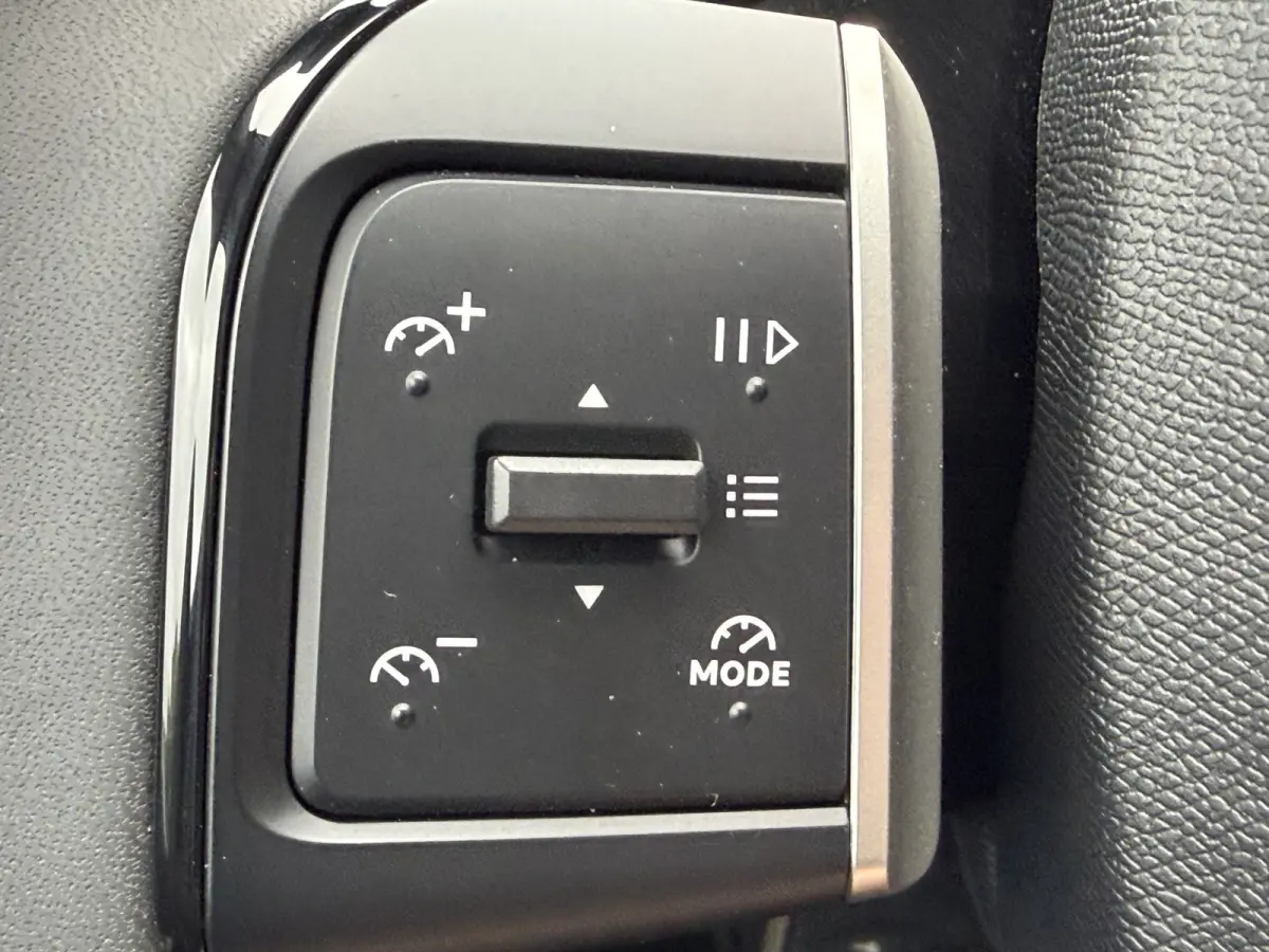 145pk Hybrid Max (Camera - Parkeersensoren V+A - LED - Navigatie - Automatische Airco - Dodehoek detectie - Apple Carplay)