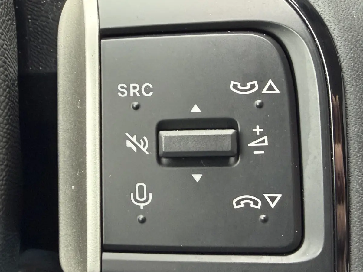 145pk Hybrid Max (Camera - Parkeersensoren V+A - LED - Navigatie - Automatische Airco - Dodehoek detectie - Apple Carplay)