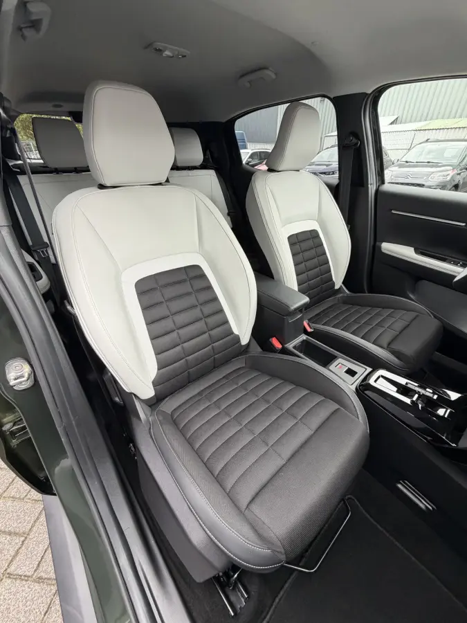 145pk Hybrid Max (Camera - Parkeersensoren V+A - LED - Navigatie - Automatische Airco - Dodehoek detectie - Apple Carplay)