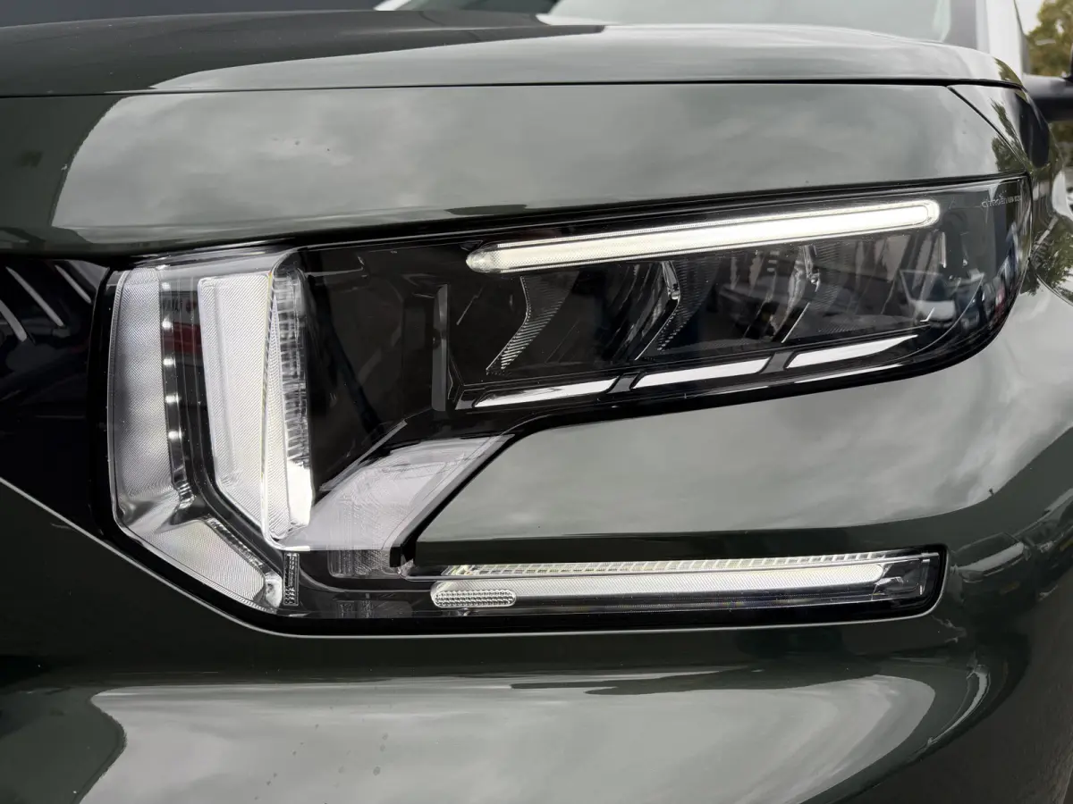 145pk Hybrid Max (Camera - Parkeersensoren V+A - LED - Navigatie - Automatische Airco - Dodehoek detectie - Apple Carplay)