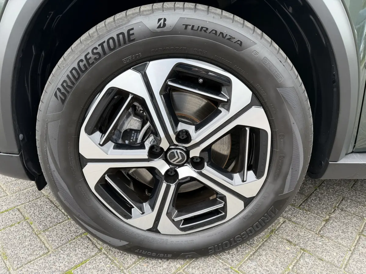 145pk Hybrid Max (Camera - Parkeersensoren V+A - LED - Navigatie - Automatische Airco - Dodehoek detectie - Apple Carplay)