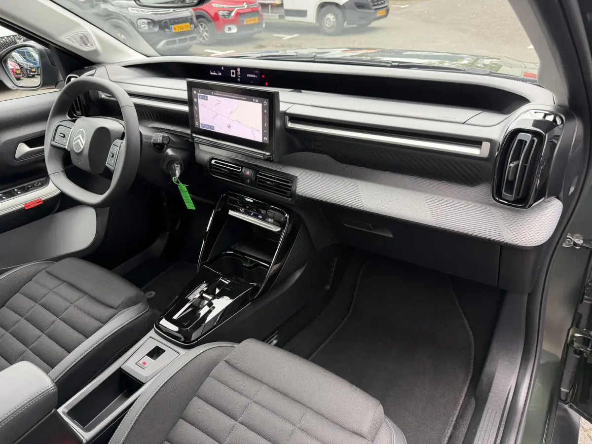 145pk Hybrid Max (Camera - Parkeersensoren V+A - LED - Navigatie - Automatische Airco - Dodehoek detectie - Apple Carplay)