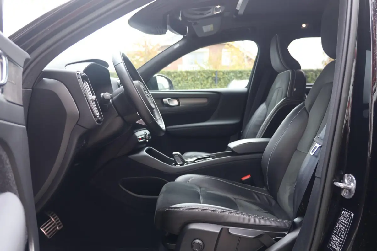 T4 R-Design | Stoelverwarming | Trekhaak | Panoramadak | H/K | 21 INCH | Glossy Black | Keyless