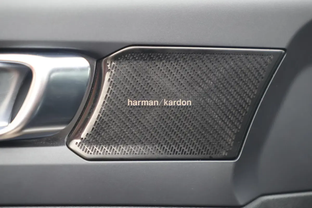 T4 R-Design | Stoelverwarming | Trekhaak | Panoramadak | H/K | 21 INCH | Glossy Black | Keyless
