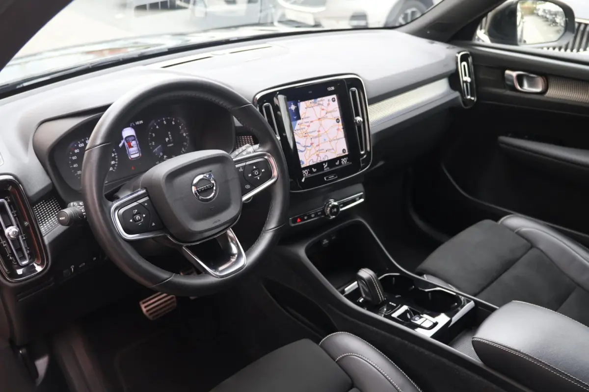 T4 R-Design | Stoelverwarming | Trekhaak | Panoramadak | H/K | 21 INCH | Glossy Black | Keyless