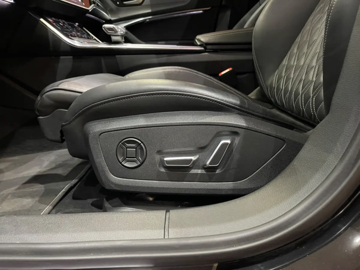 55 TFSI quattro S edition Competition Pano//RS-Seat//Led-Matrix//360Camera//NIGHT Vison