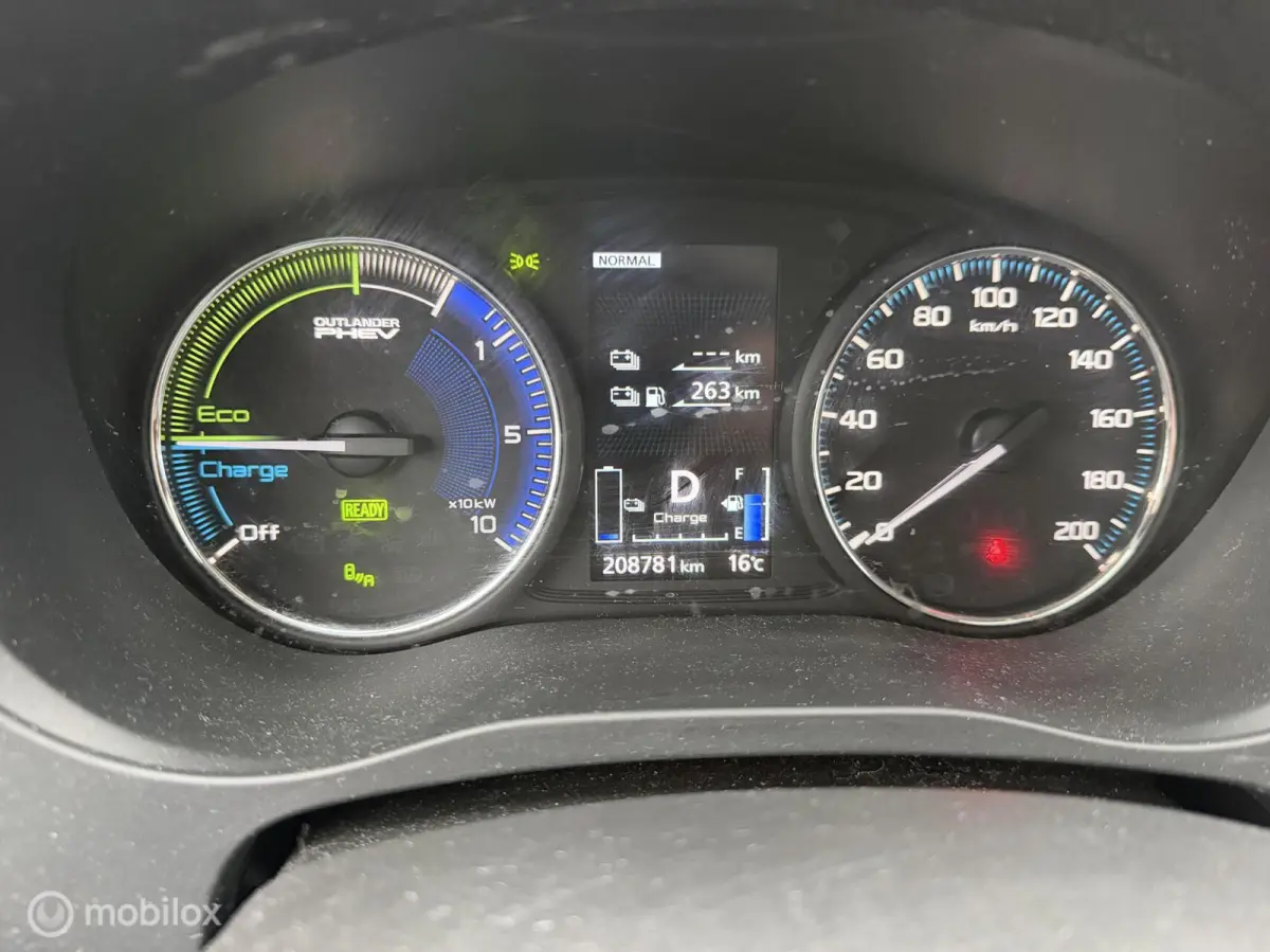 2.4 PHEV Intense+ camera dak navie