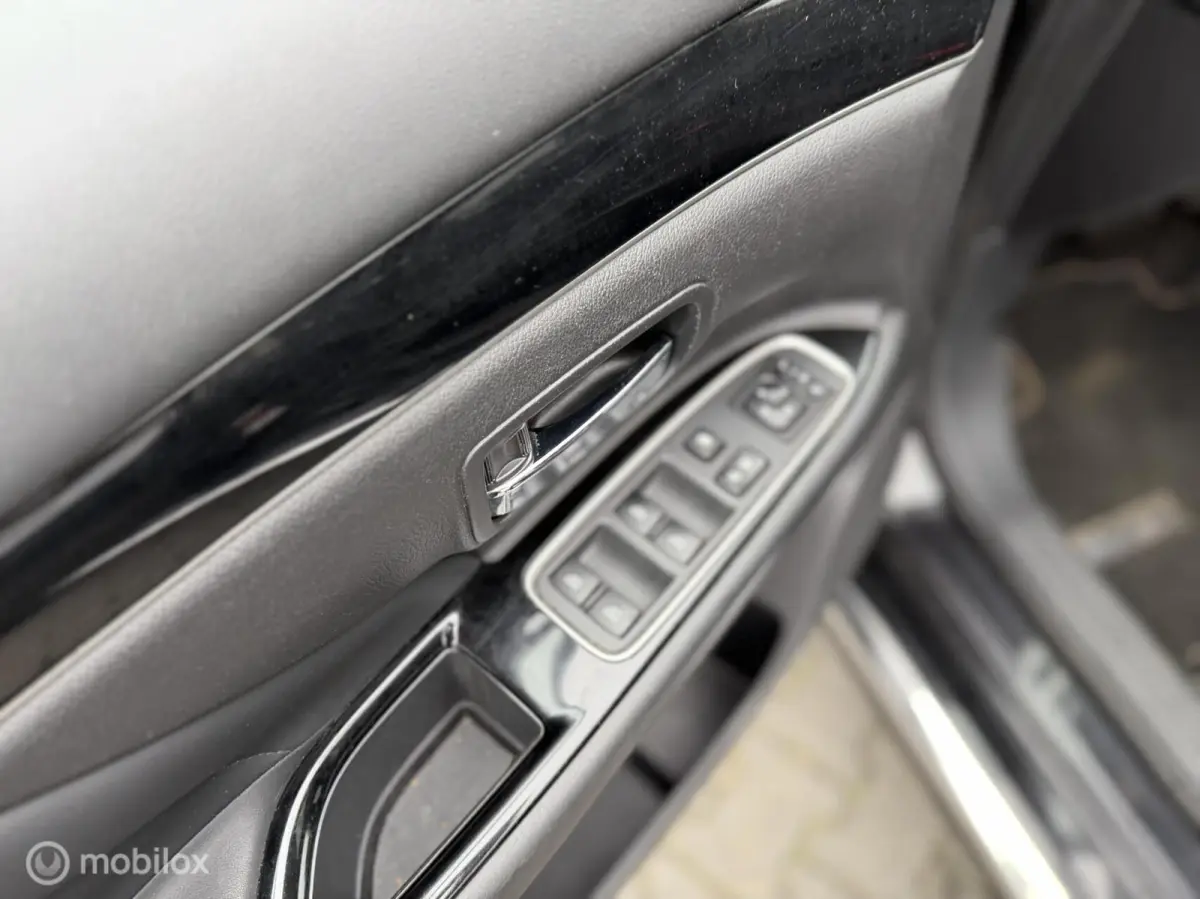 2.4 PHEV Intense+ camera dak navie