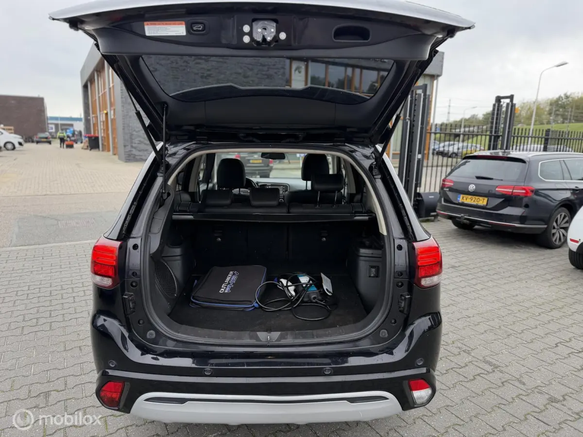 2.4 PHEV Intense+ camera dak navie