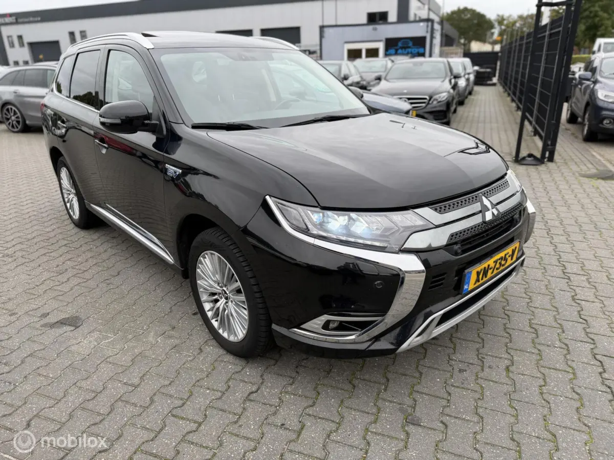 2.4 PHEV Intense+ camera dak navie