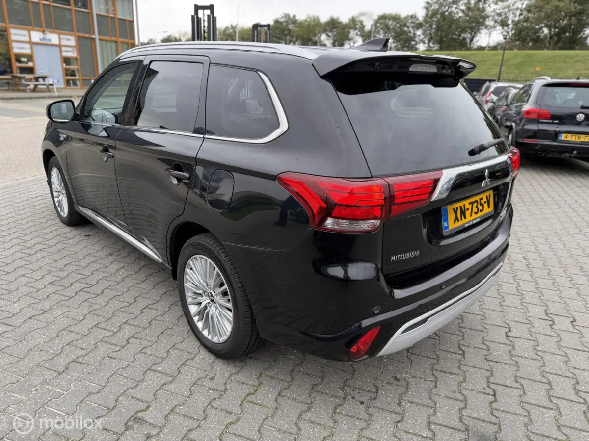 2.4 PHEV Intense+ camera dak navie