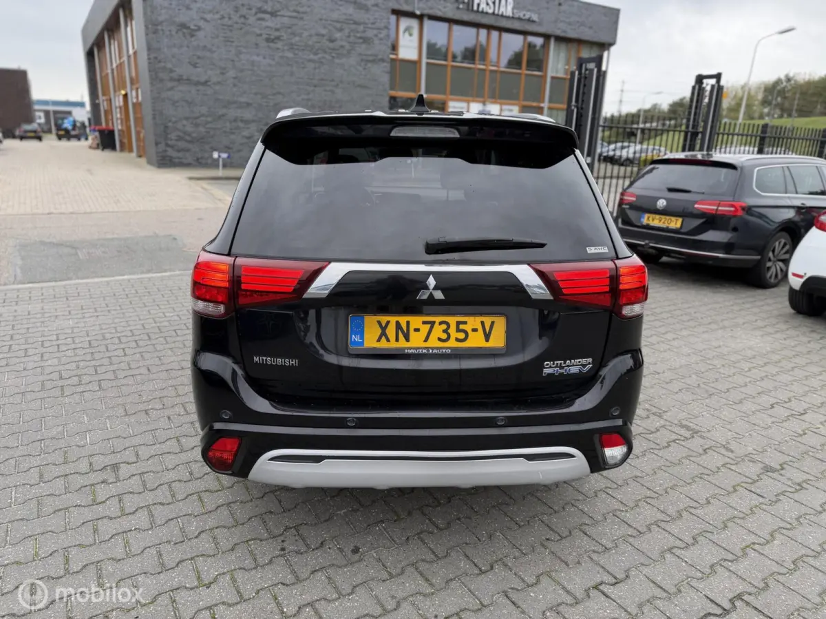 2.4 PHEV Intense+ camera dak navie