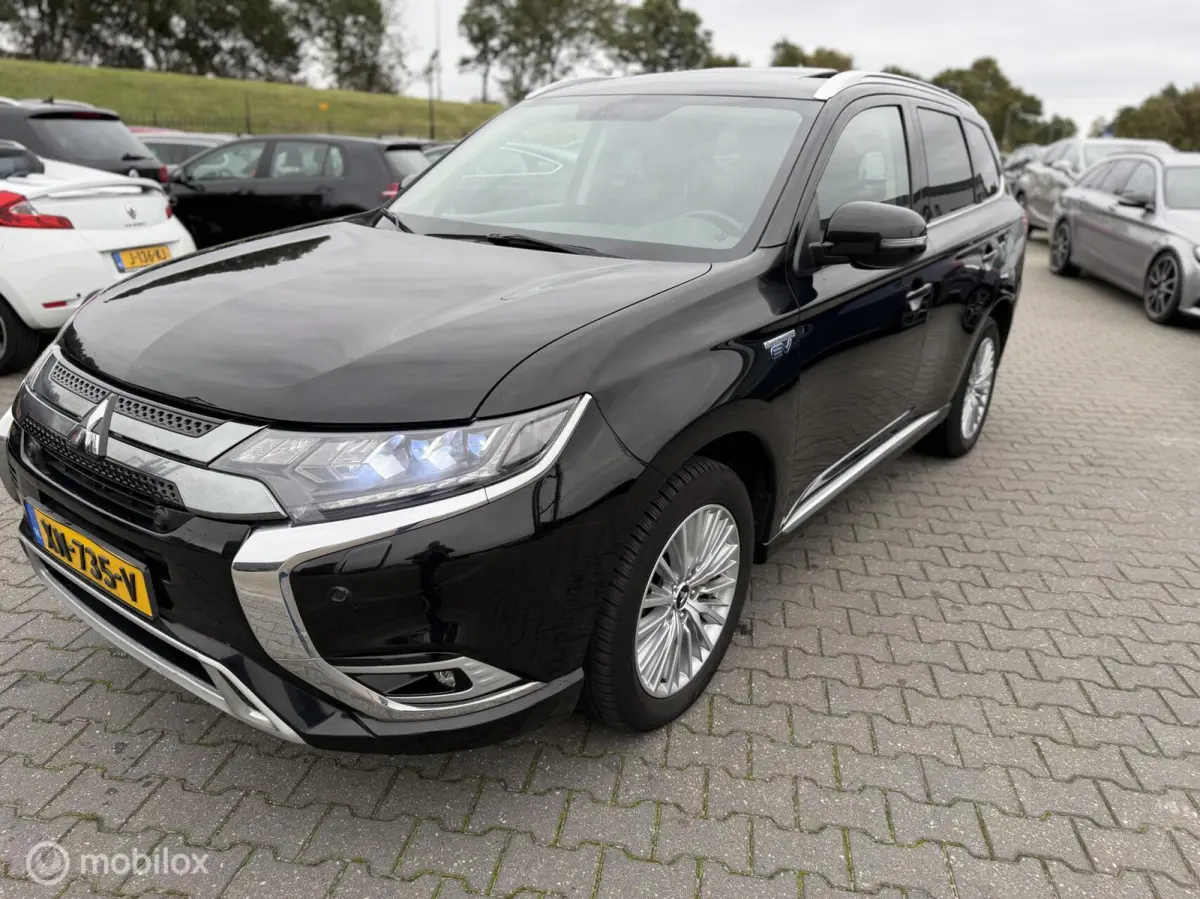 2.4 PHEV Intense+ camera dak navie