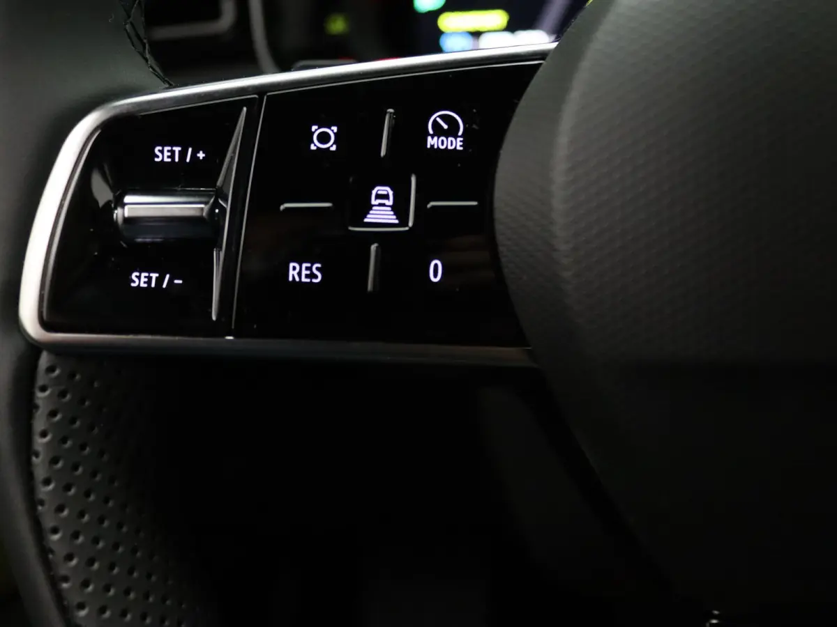 comfort range iconic cinq 52 kWh Harman Kardon | Stoel-/stuurverw.