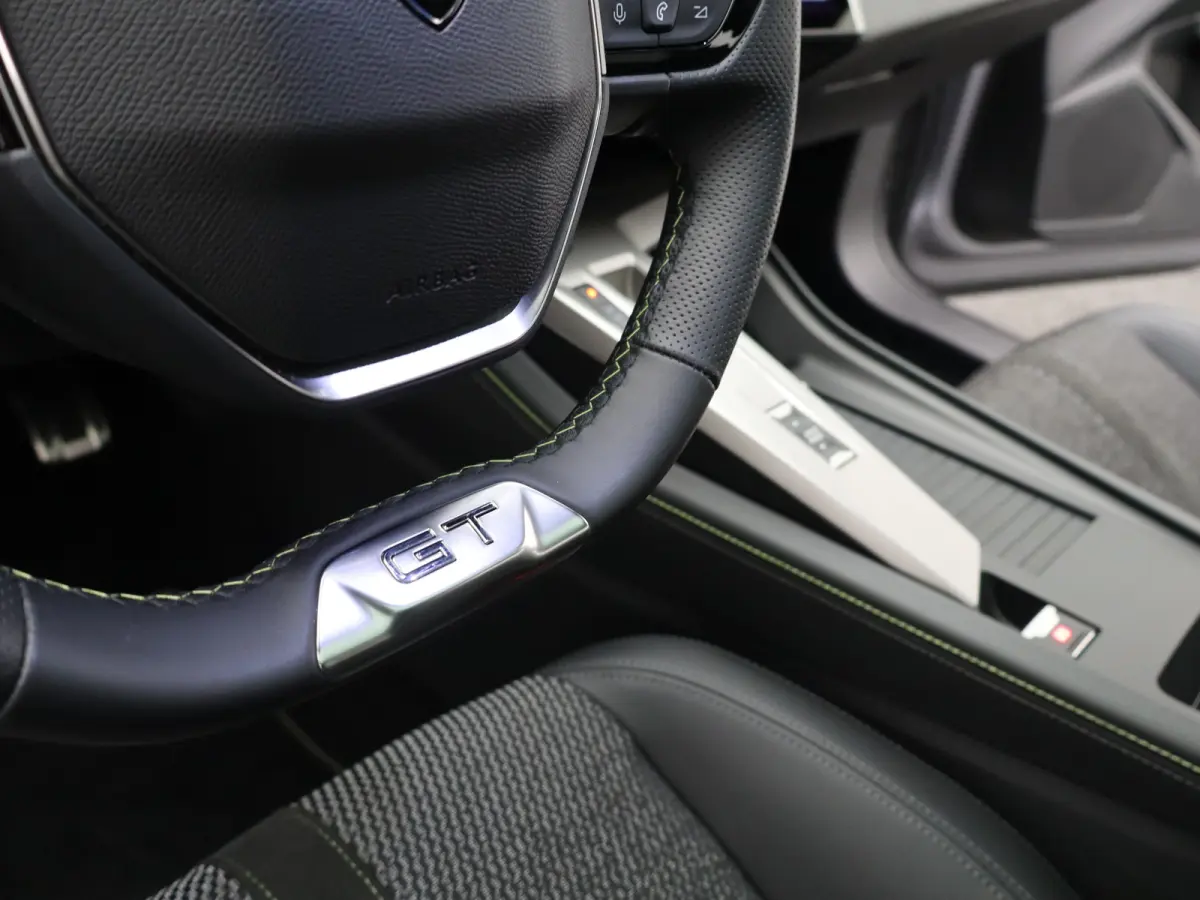 1.2 Hybrid 136 e-DCS6 GT Carplay | Panoramadak | Premium Audio | Camera 360* | PDC V+A | Dodehoekbewaking | Elekt. Kofferklep | Navigatie | Climate Control | Draadloze Telefoonlader