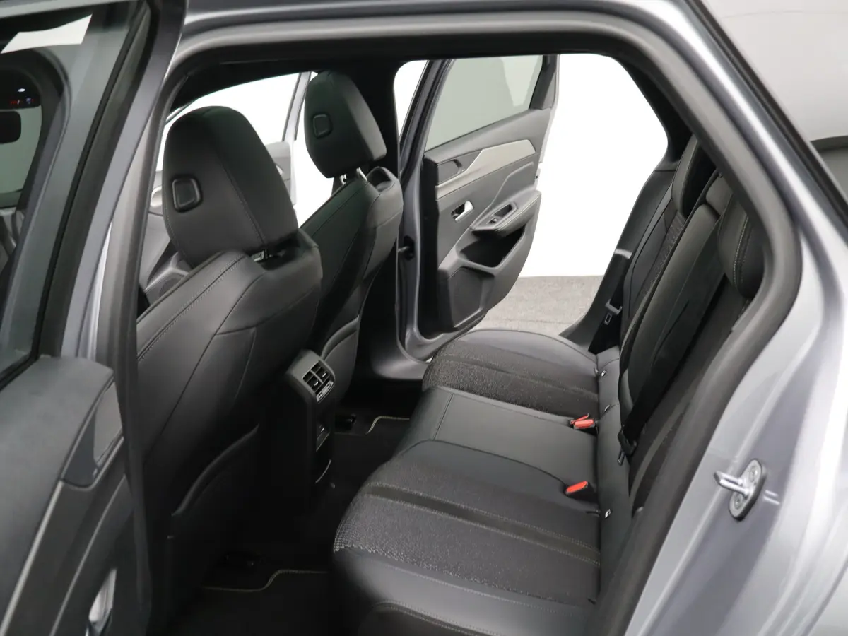 1.2 Hybrid 136 e-DCS6 GT Carplay | Panoramadak | Premium Audio | Camera 360* | PDC V+A | Dodehoekbewaking | Elekt. Kofferklep | Navigatie | Climate Control | Draadloze Telefoonlader