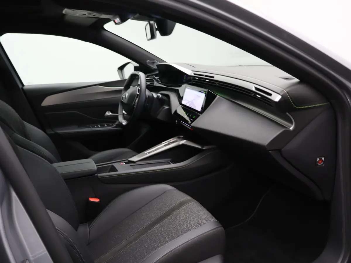 1.2 Hybrid 136 e-DCS6 GT Carplay | Panoramadak | Premium Audio | Camera 360* | PDC V+A | Dodehoekbewaking | Elekt. Kofferklep | Navigatie | Climate Control | Draadloze Telefoonlader