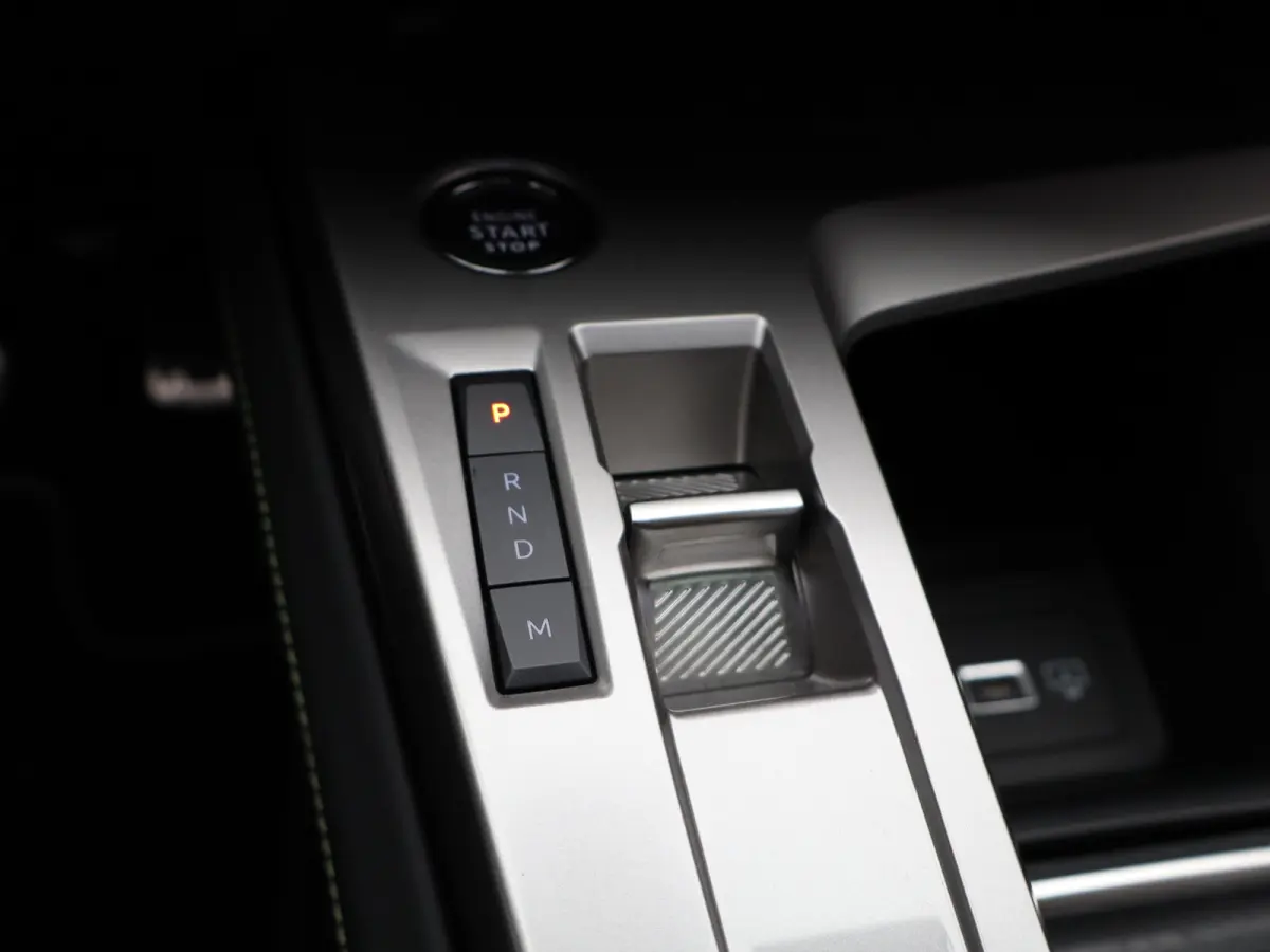 1.2 Hybrid 136 e-DCS6 GT Carplay | Panoramadak | Premium Audio | Camera 360* | PDC V+A | Dodehoekbewaking | Elekt. Kofferklep | Navigatie | Climate Control | Draadloze Telefoonlader