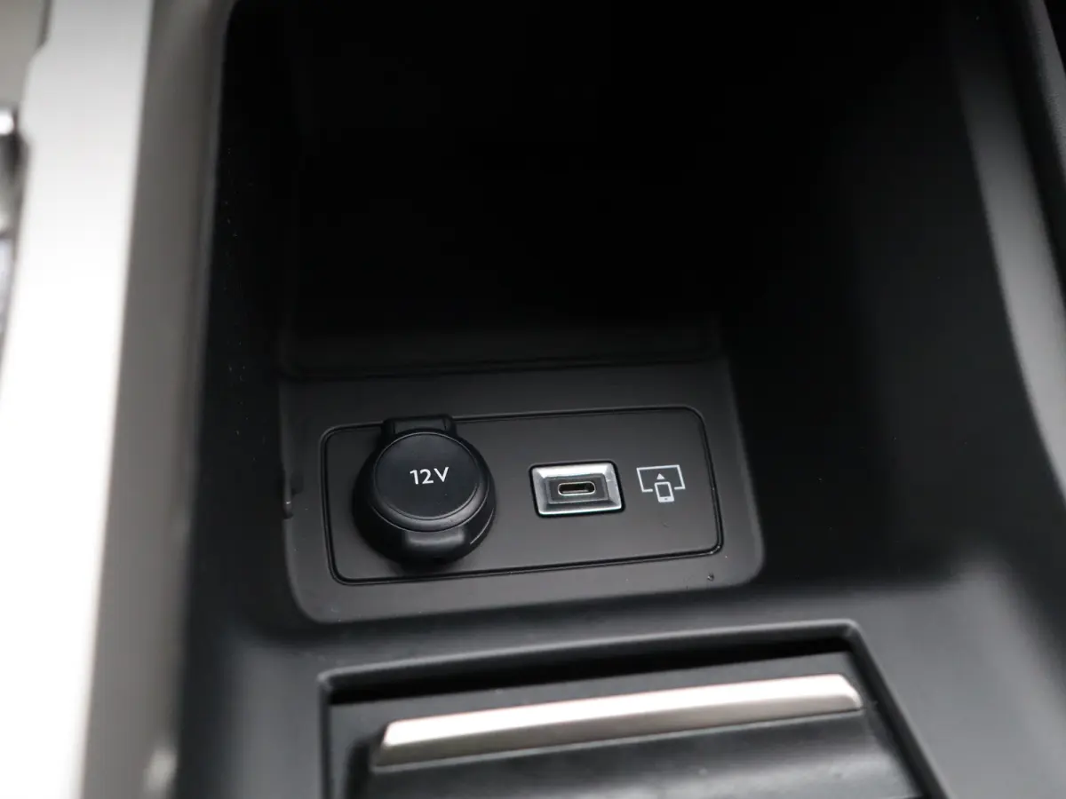 1.2 Hybrid 136 e-DCS6 GT Carplay | Panoramadak | Premium Audio | Camera 360* | PDC V+A | Dodehoekbewaking | Elekt. Kofferklep | Navigatie | Climate Control | Draadloze Telefoonlader