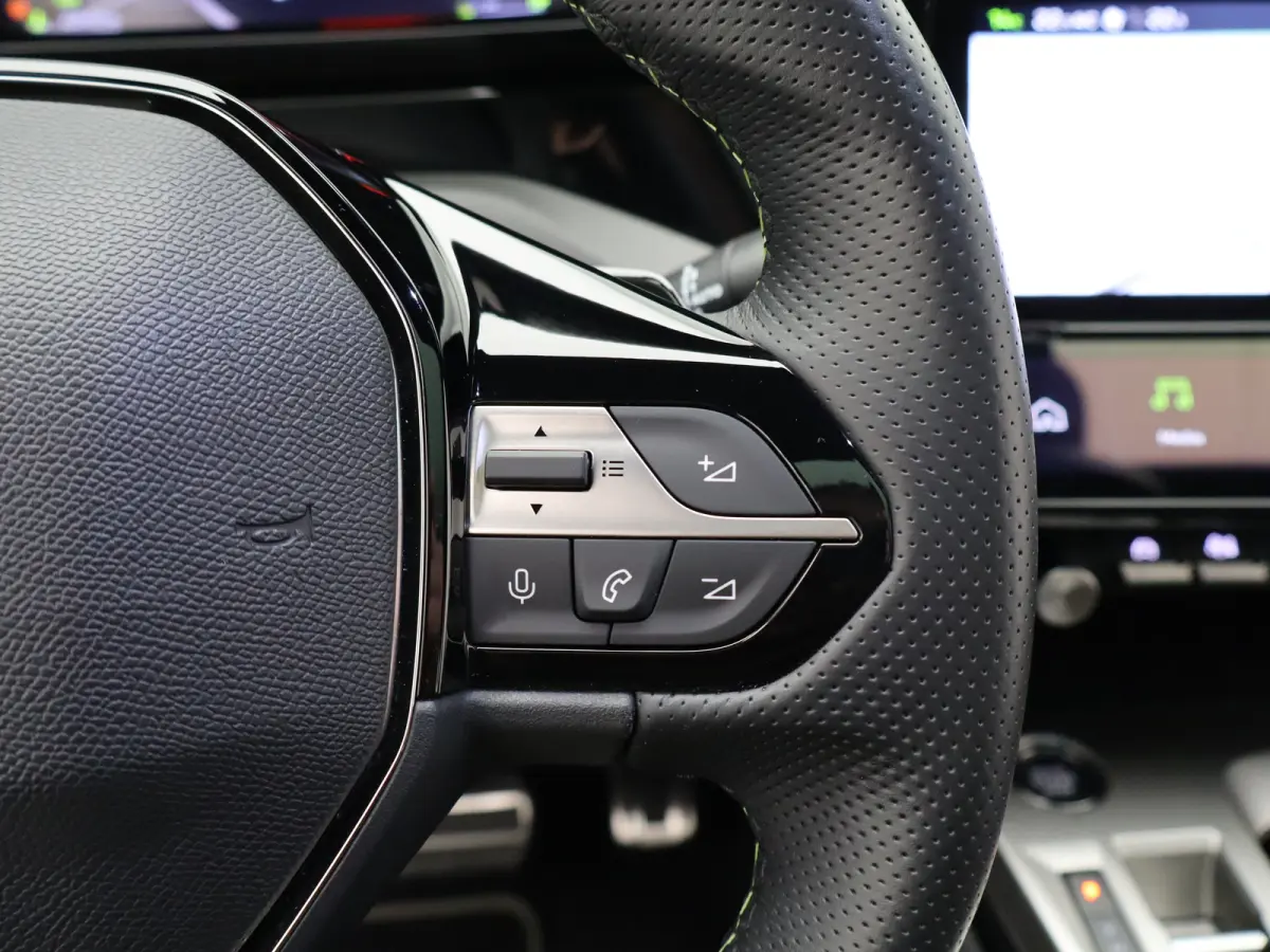 1.2 Hybrid 136 e-DCS6 GT Carplay | Panoramadak | Premium Audio | Camera 360* | PDC V+A | Dodehoekbewaking | Elekt. Kofferklep | Navigatie | Climate Control | Draadloze Telefoonlader