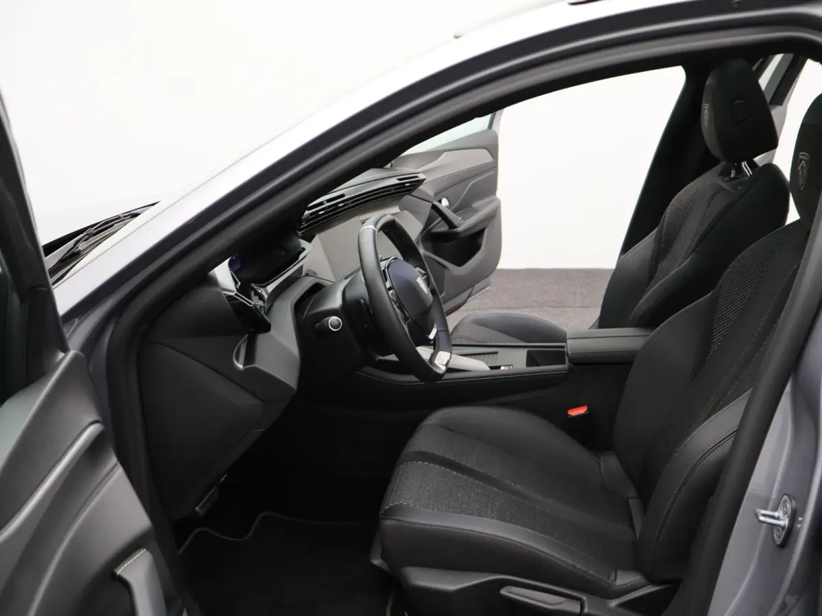 1.2 Hybrid 136 e-DCS6 GT Carplay | Panoramadak | Premium Audio | Camera 360* | PDC V+A | Dodehoekbewaking | Elekt. Kofferklep | Navigatie | Climate Control | Draadloze Telefoonlader