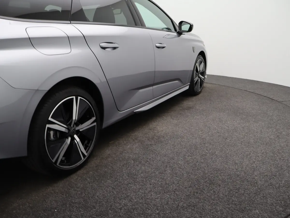 1.2 Hybrid 136 e-DCS6 GT Carplay | Panoramadak | Premium Audio | Camera 360* | PDC V+A | Dodehoekbewaking | Elekt. Kofferklep | Navigatie | Climate Control | Draadloze Telefoonlader