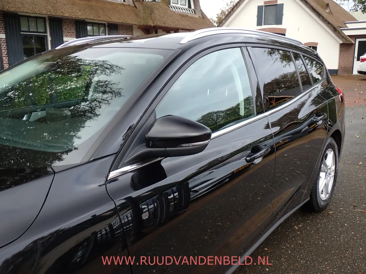 1.0 EcoBoost STUUR + STOELVERWARMING / CAMERA / CARPLAY / NAVI