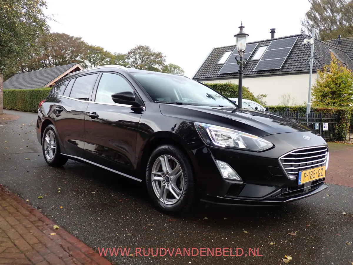 1.0 EcoBoost STUUR + STOELVERWARMING / CAMERA / CARPLAY / NAVI