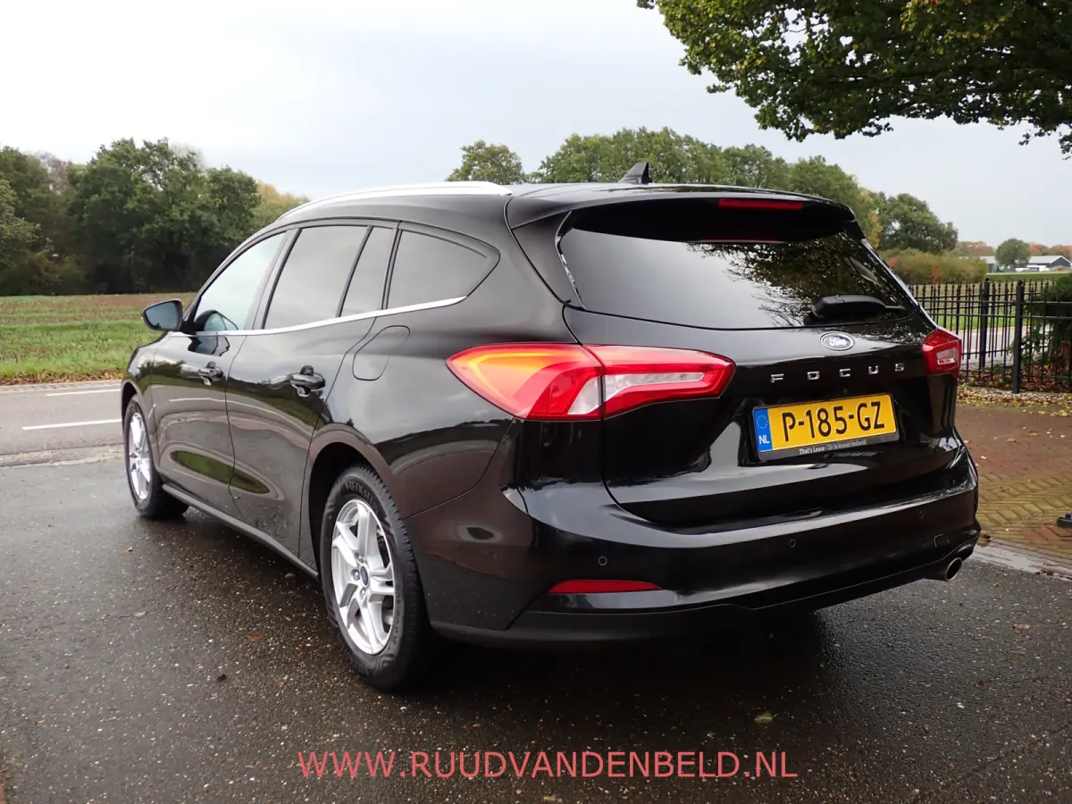 1.0 EcoBoost STUUR + STOELVERWARMING / CAMERA / CARPLAY / NAVI