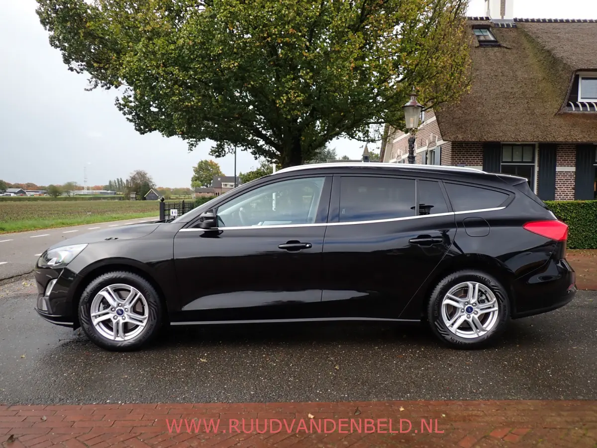1.0 EcoBoost STUUR + STOELVERWARMING / CAMERA / CARPLAY / NAVI