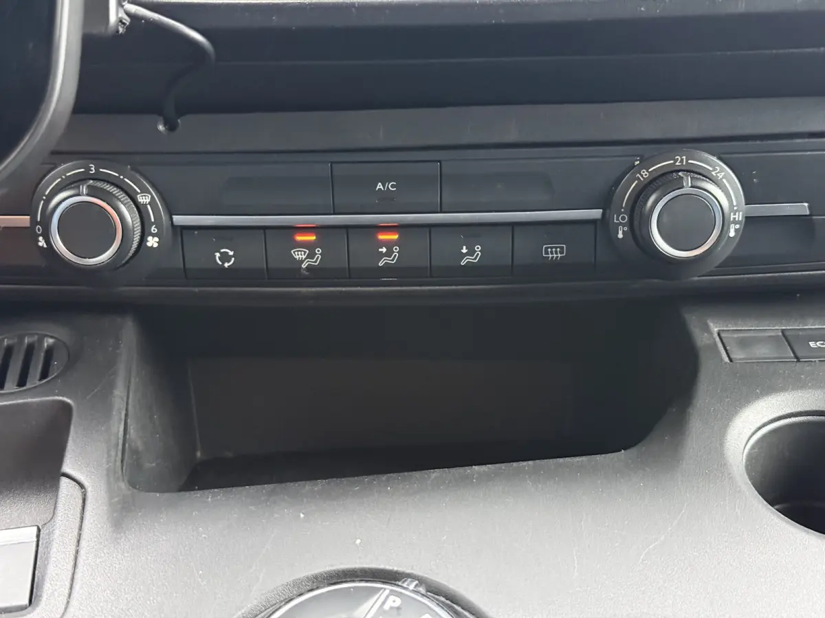 1.5 BlueHDI Premium | Trekhaak | Navi | Carplay | Camera | Cruisec.
