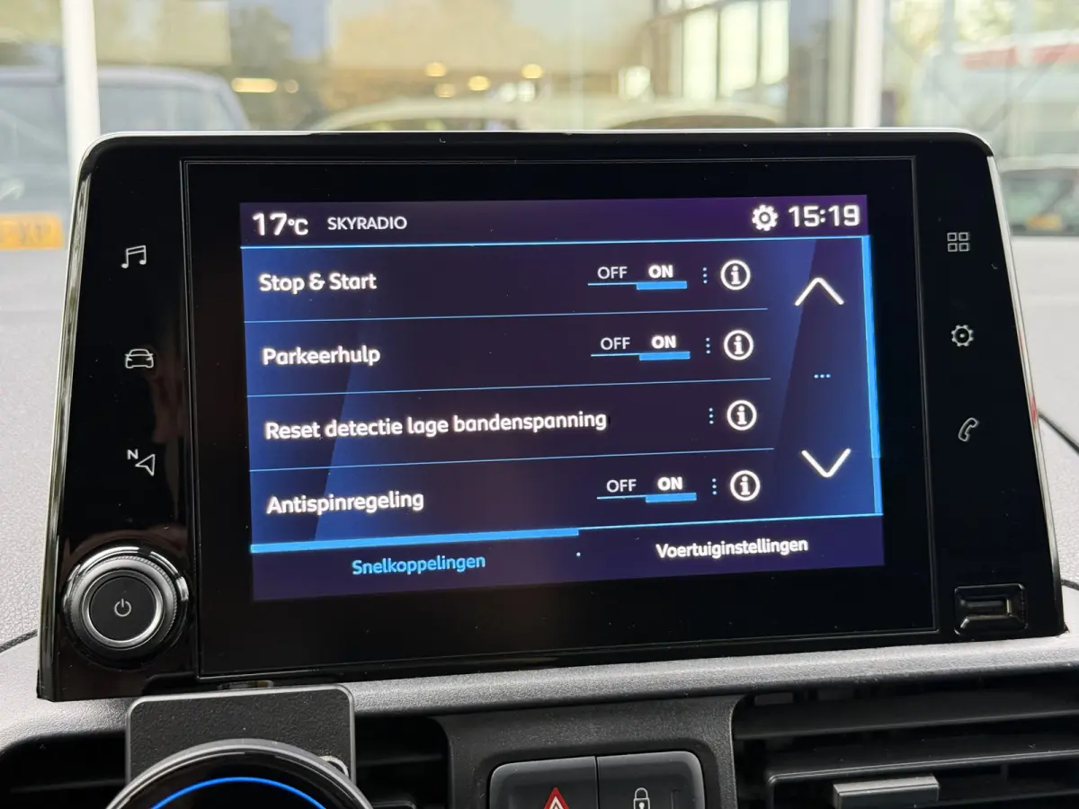 1.5 BlueHDI Premium | Trekhaak | Navi | Carplay | Camera | Cruisec.